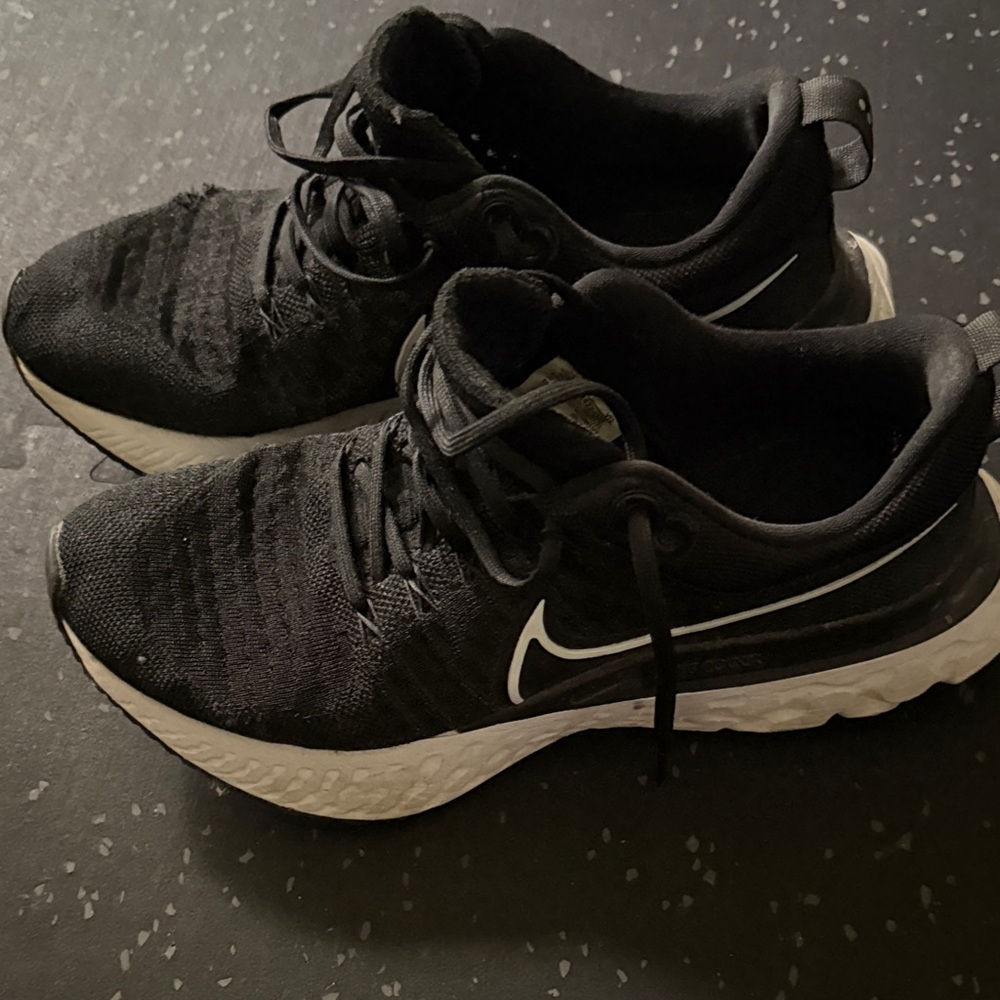 Nike Black and White Knit Trainer Sneakers